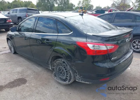 2013 Ford Focus Titanium z USA, uszkodzony, nr VIN 1FADP3J23DL169468